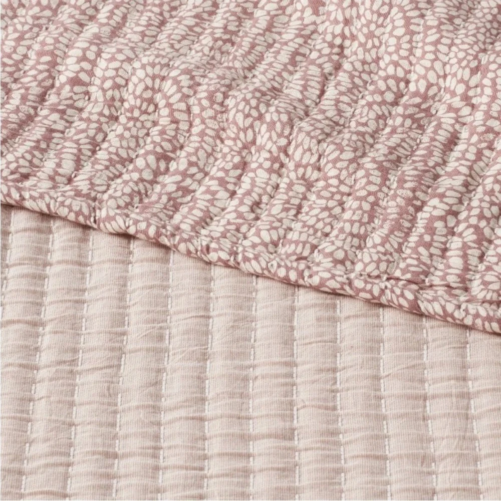 THRESHOLD NWT boho reversible matalesse swirl print quilt -purple -full/queen